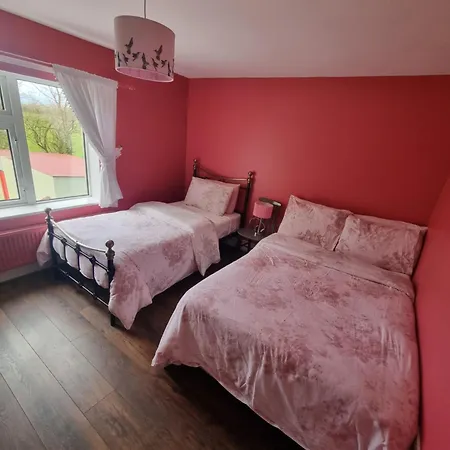 Village House, Finuge, County Kerry بيت للعطل